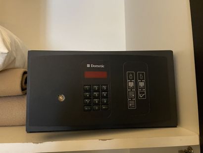 Petit coffre-fort à code à clavier de marque...