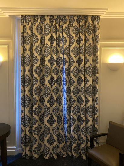 Paire de rideaux à motif floral bleu sur...