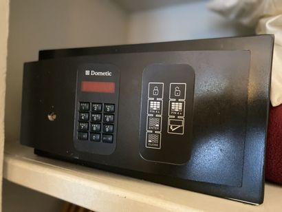 Petit coffre-fort à code à clavier de marque...