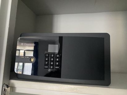 Petit coffre-fort à code à clavier de marque...