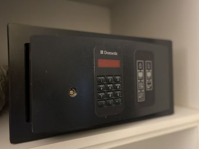 Petit coffre-fort à code à clavier de marque...