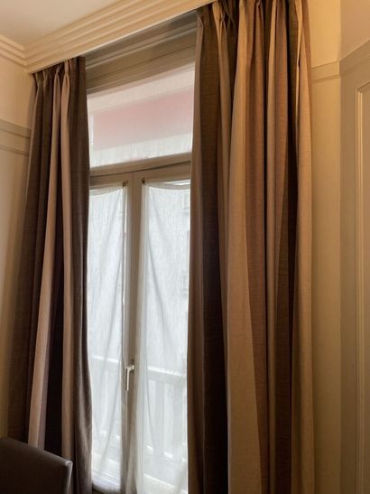 Paire de rideaux couleur mauve et brun 

Dimensions...