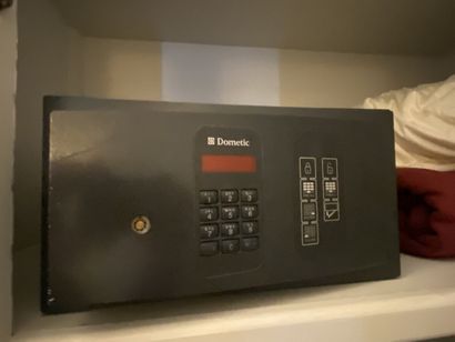 Petit coffre-fort à code à clavier de marque...