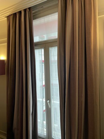 Paire de rideaux couleur mauve et brun 

Dimensions...