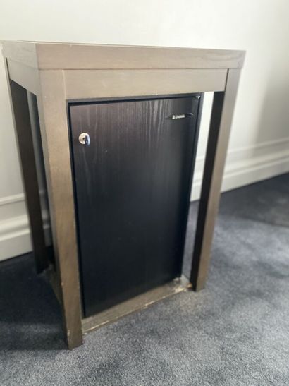 Meuble mini-bar en mélaminé imitation bois...
