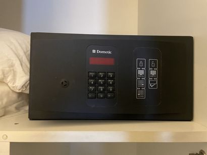 Petit coffre-fort à code à clavier de marque...