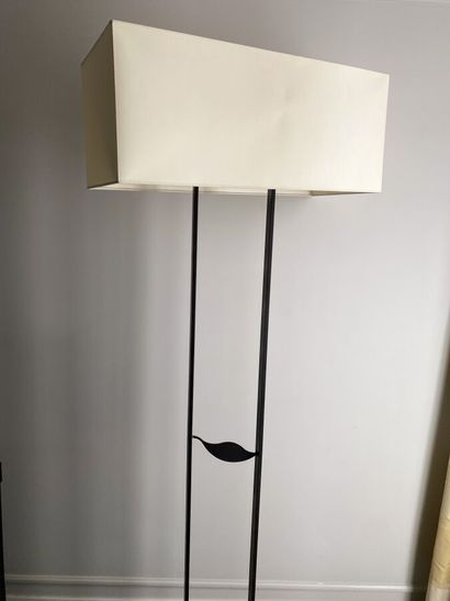 Grand lampadaire à deux montant métallique,...