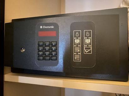 Petit coffre-fort à code à clavier de marque...