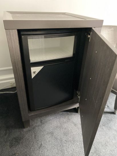 Meuble mini-bar en mélaminé imitation bois...