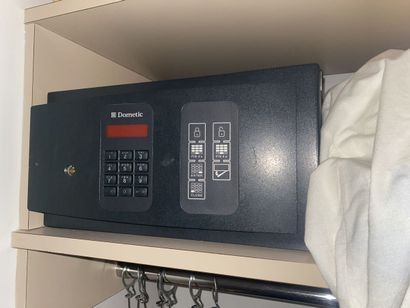 Petit coffre-fort à code à clavier de marque...
