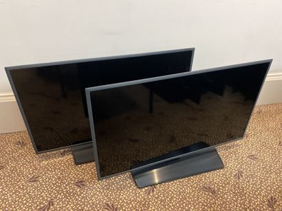 Deux Téléviseurs SAMSUNG écran plat sur pied...