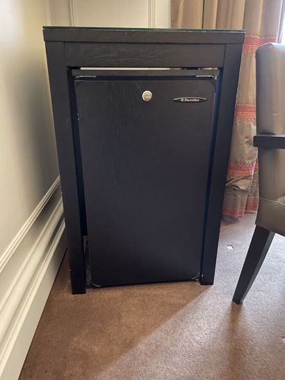 Minibar bois fermant à clé

Dimensions :...