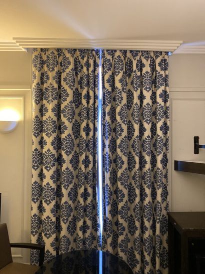 Paire de rideaux à motif floral bleu sur...