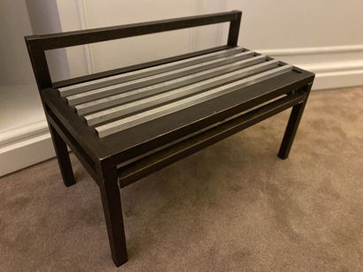 Meuble porte-valise en bois avec bord supérieur...