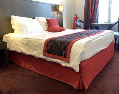 Un lit double sur un seul sommier.

 200...