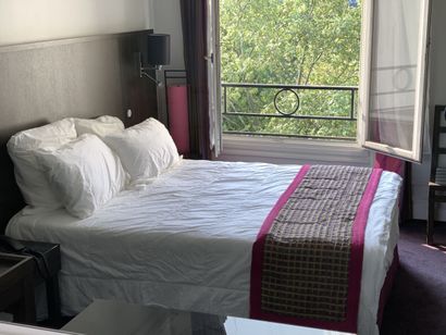 Un lit double sur un seul sommier.

 190...