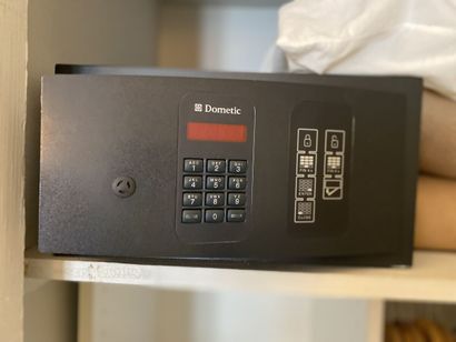 Petit coffre-fort à code à clavier de marque...