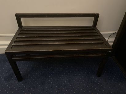 Meuble porte-valise en bois. (usures)

Dimensions...