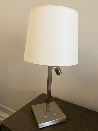 Paire de lampes de chevet en métal chromé...