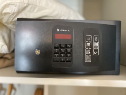 Petit coffre-fort à code à clavier de marque...