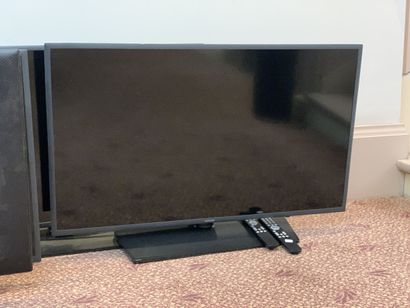 Deux Téléviseurs SAMSUNG écran plat sur pied...