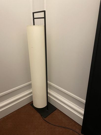 Lampe à structure métalique avec un abat-jour...