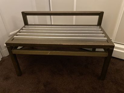 Meuble porte-valise en bois avec bord supérieur...