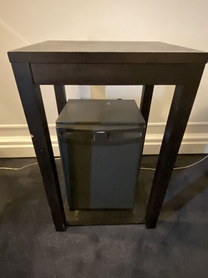 Meuble mini-bar en mélaminé imitation bois...