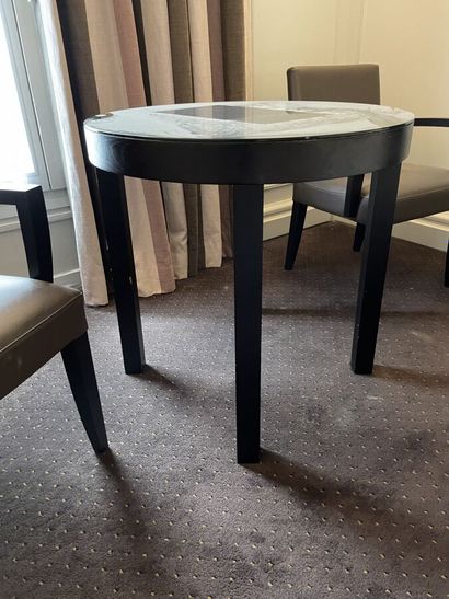 Table ronde en bois, surface en mirroir teinté...