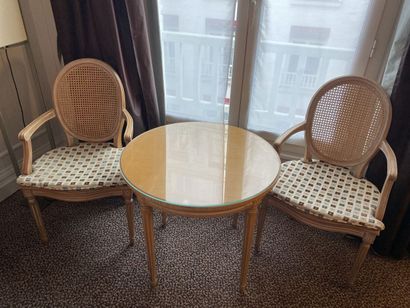Ensemble de mobilier comprenant un grand...