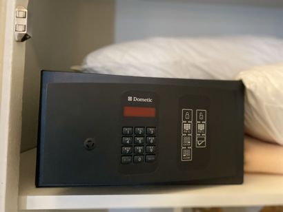 Petit coffre-fort à code à clavier de marque...