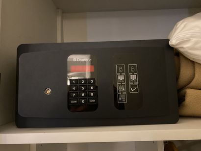 Petit coffre-fort à code à clavier de marque...