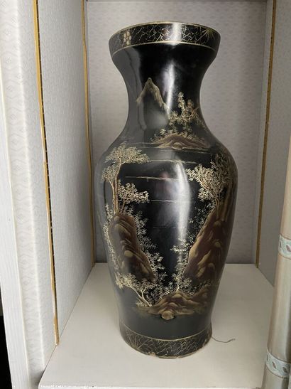Lot including: four lamps, a mirror and a...