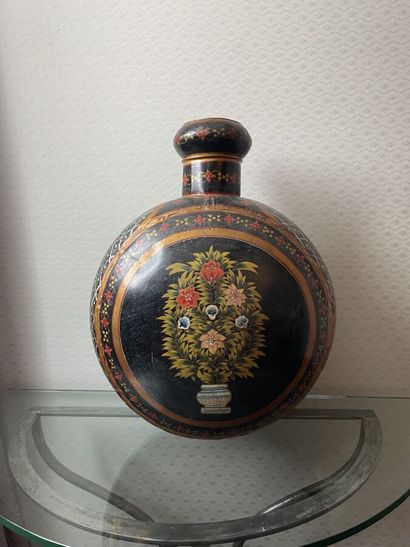 Lot including: an earthenware jar, an Indian...