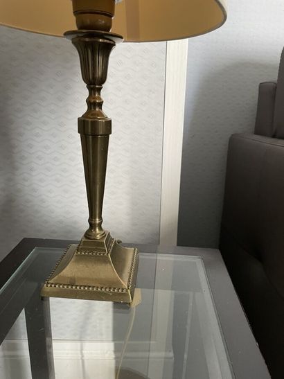 Lot including: four lamps, a mirror and a...
