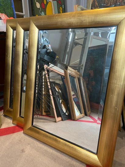 
Trois grands miroirs en bois doré (usures)

87,5...