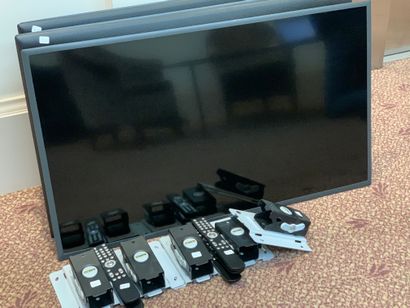 
5 SAMSUNG flat screen TVs with wall mou...