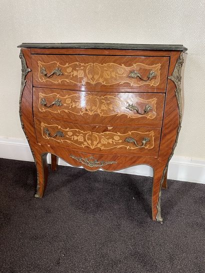 Louis XV style chest of drawers, opening...