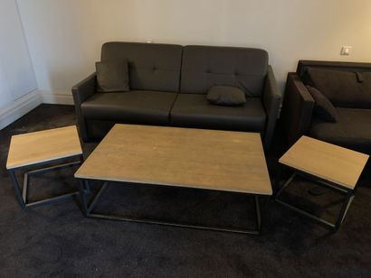 Set of furniture including a coffee table...