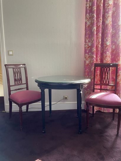 Louis XVI style round table, glass top 

Diameter...