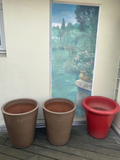 A pair of large vases from Anduze (Atelier...