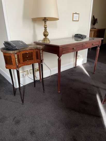 Louis XVI style desk 

Dimensions : 74 x...