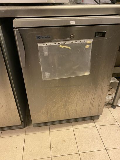 An ELECTROLUX refrigerator 

Dimensions :...