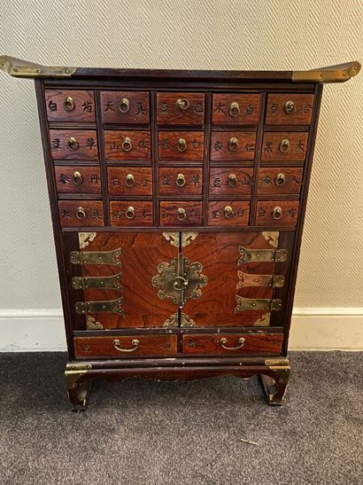 Lot including: an English style chest of...
