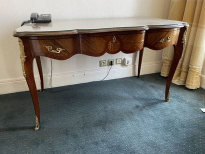 Louis XV style desk in veneer, gilded bronze...