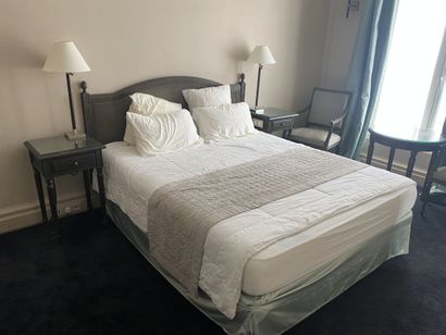 Double bed composed of a bed base and a matela

Dimensions...