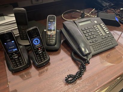 A lot of telephony including 7 telephones...