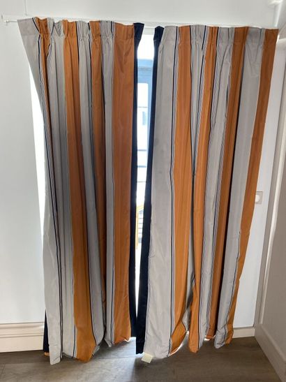 Pair of curtains, joined a single curtain...