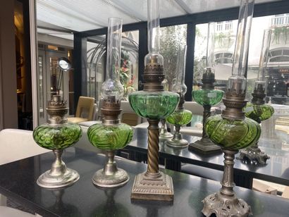 Set of 4 metal and glass oil lamps (worn,...