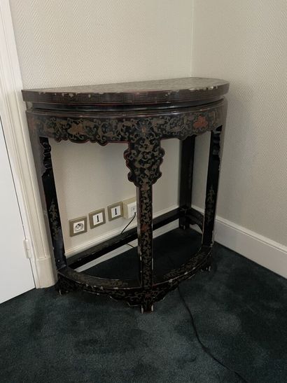 Half-moon console with lacquered decoration...